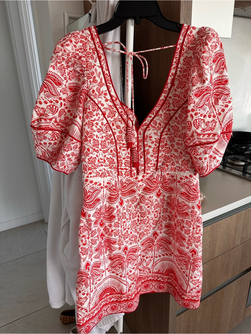 FARM Rio Red and White Paisley Puff-Sleeve Crop Top - Picture 6 of 7